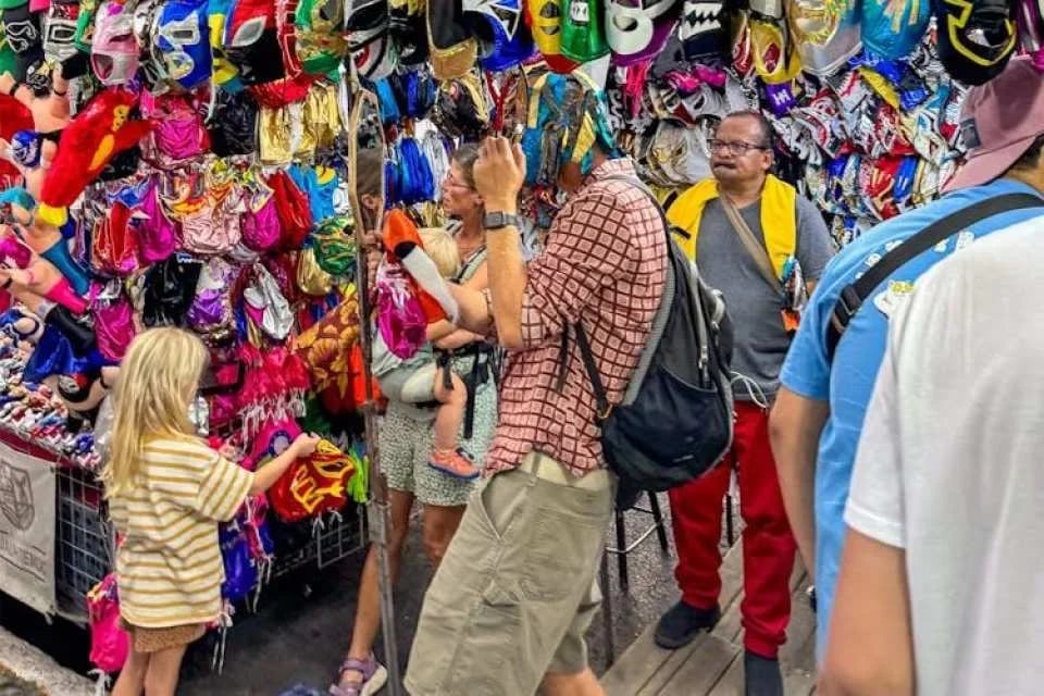 Wrestling guided tour in Mexico City