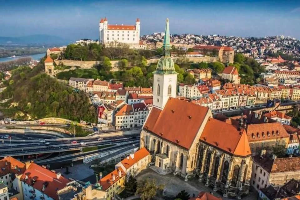 Bratislava walking tour with castle entrance ticket