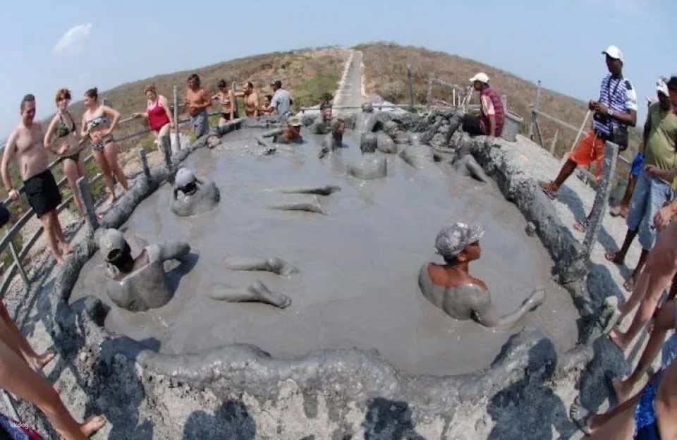 Totumo Volcano and lunch at a VIP hotel from Cartagena
