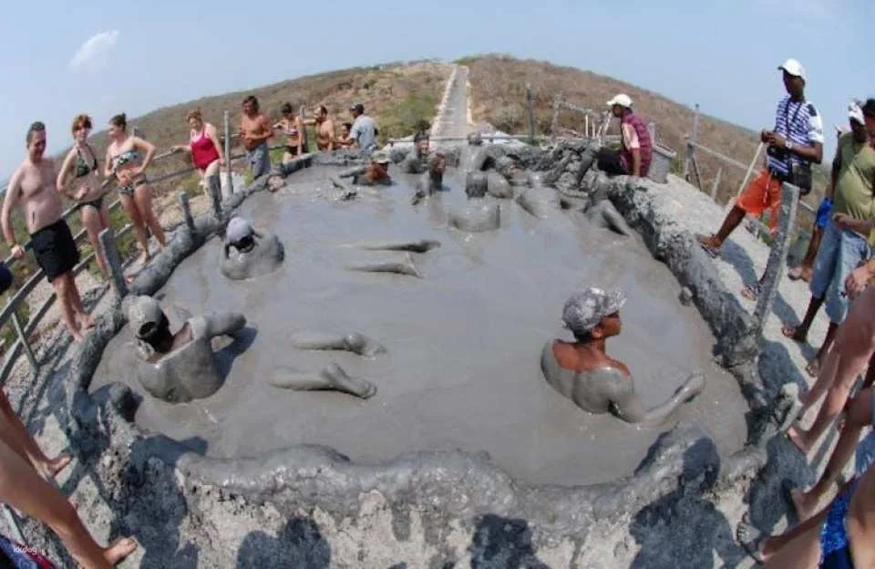 Totumo Volcano and lunch at a VIP hotel from Cartagena