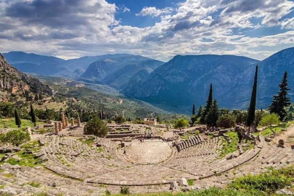 Delphi full-day mythical sightseeing guided tour from Athens