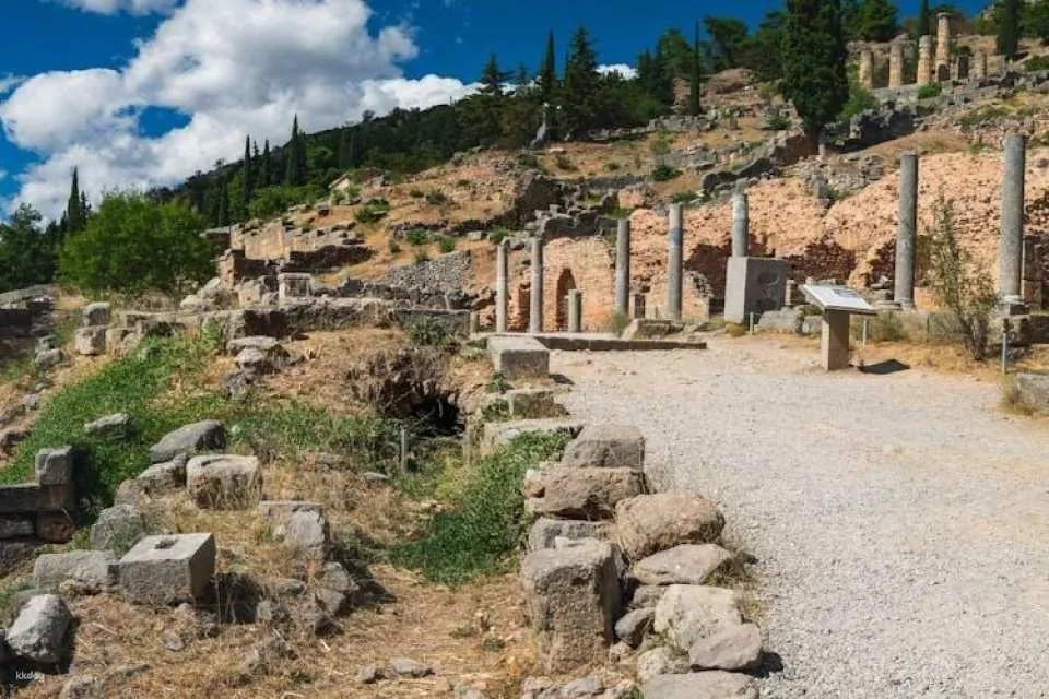 Delphi full-day mythical sightseeing guided tour from Athens