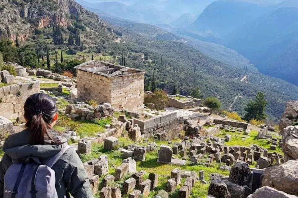 Delphi full-day mythical sightseeing guided tour from Athens