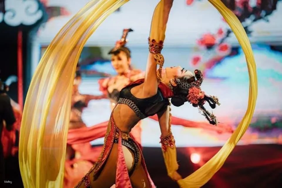 Evening Simon Cabaret show Patong with transfer