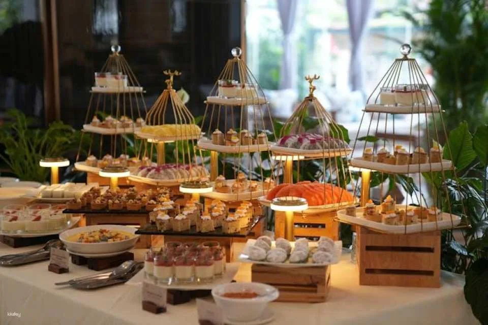 Afternoon tea and pearl experience