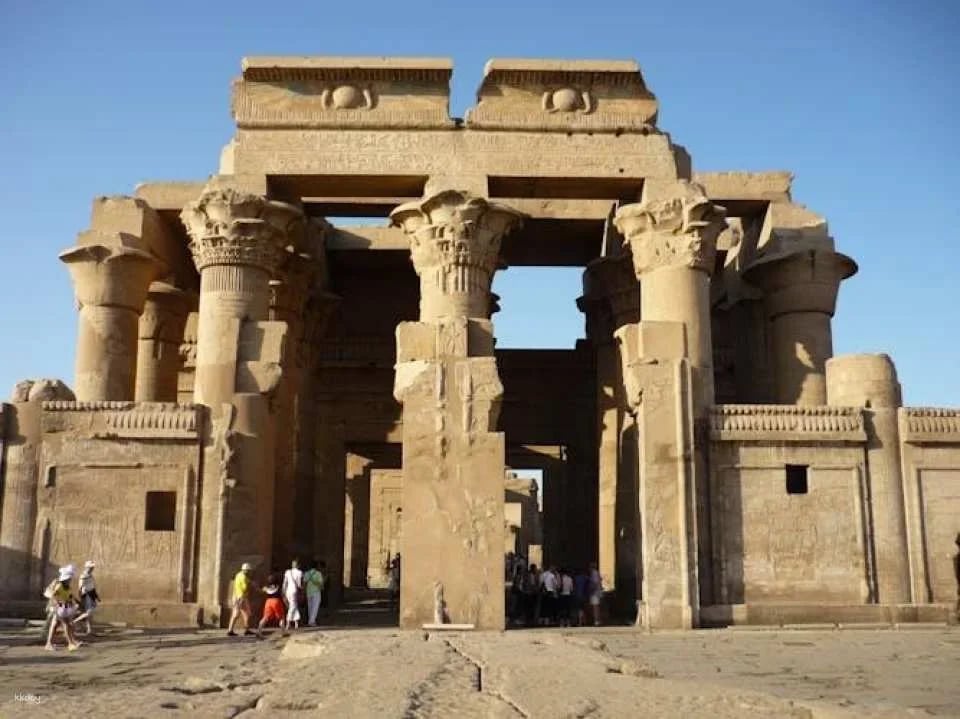 7-day Tour of Luxor and Aswan Highlights aboard Iberotel Crown Emperor