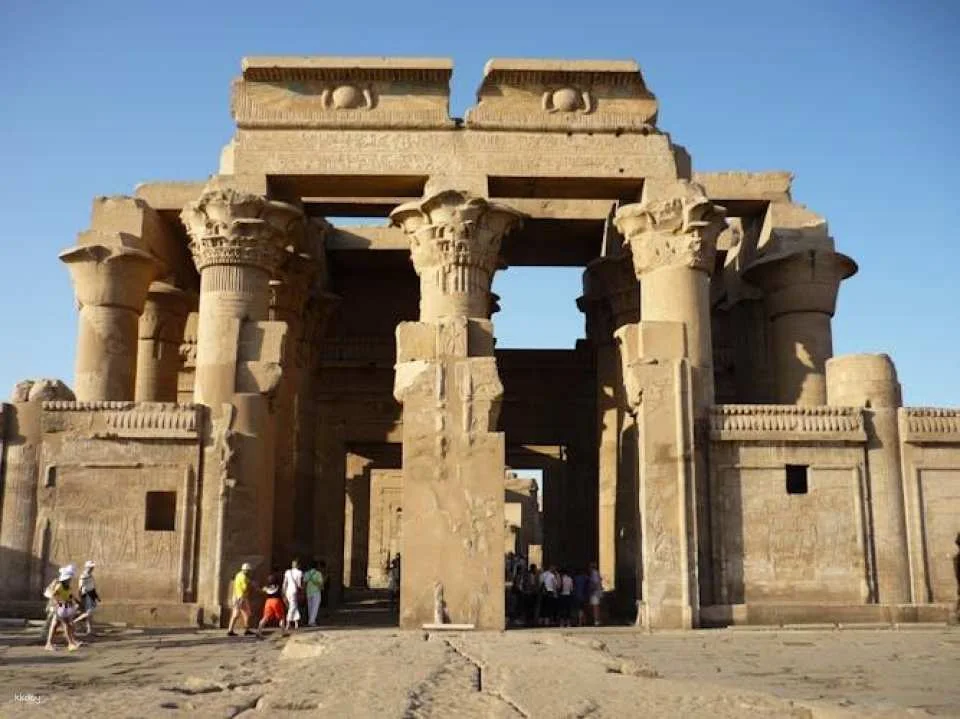 7-day Tour of Luxor and Aswan Highlights aboard Iberotel Crown Emperor
