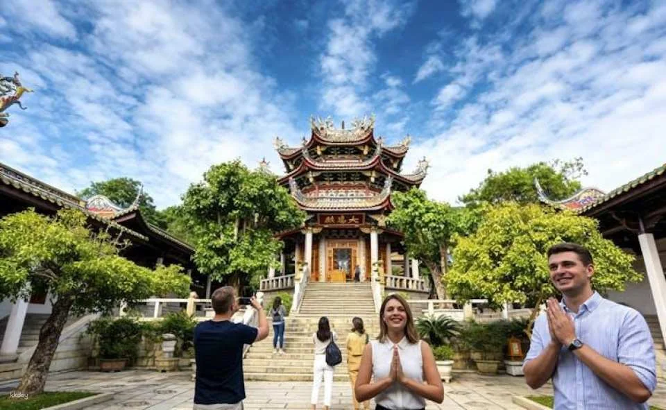 Premium Xiamen private tour with Gulangyu Island and urban gems