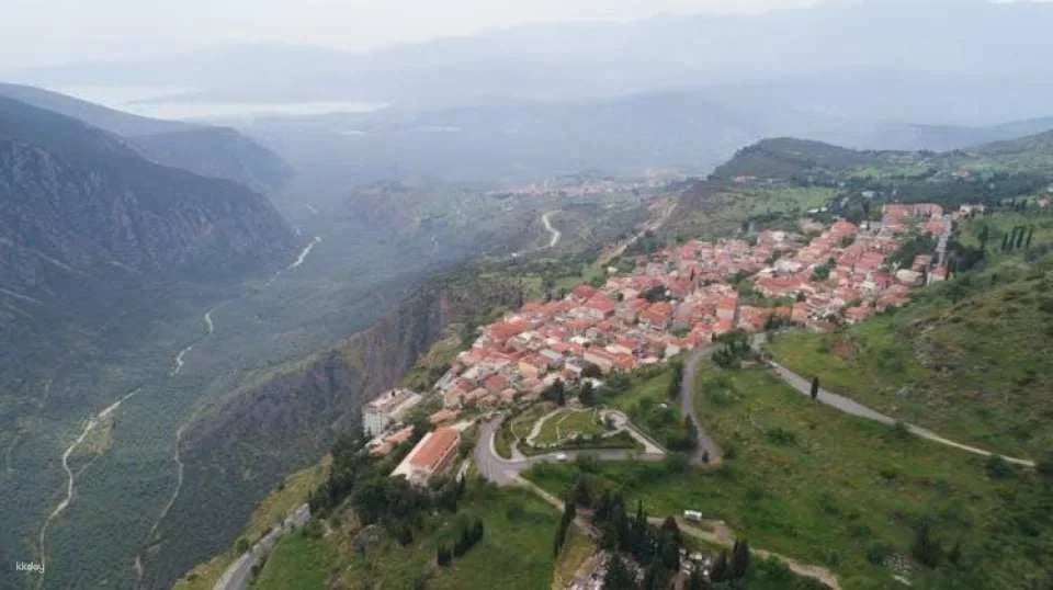 Delphi archaeological site with virtual reality from Athens