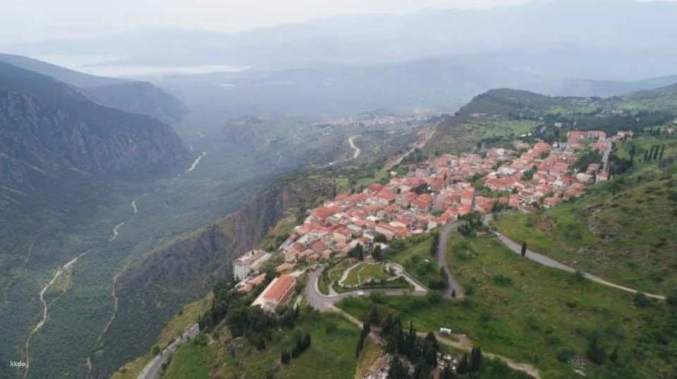 Delphi archaeological site with virtual reality from Athens