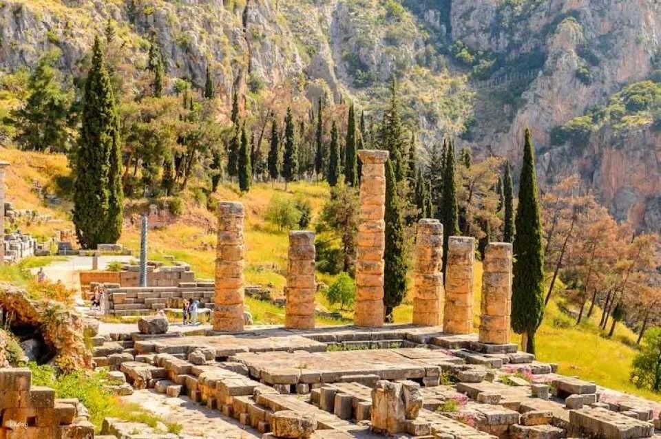 Delphi archaeological site with virtual reality from Athens