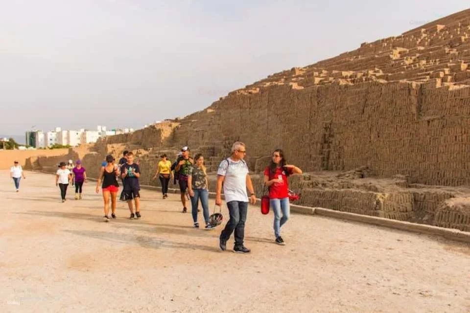 Lima half-day guided tour with San Francisco church and Huaca Pucllana