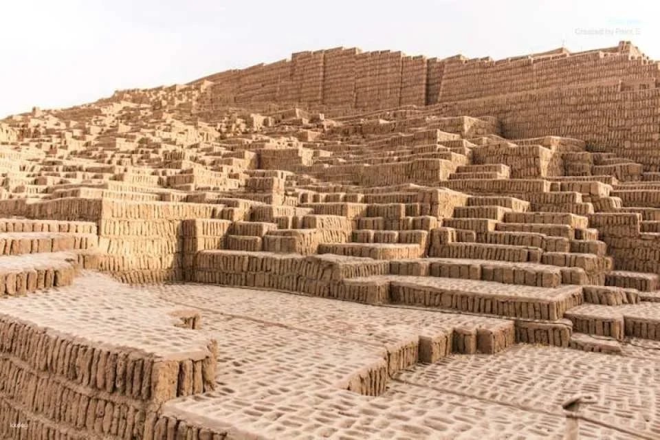 Lima half-day guided tour with San Francisco church and Huaca Pucllana