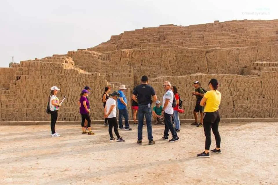 Lima half-day guided tour with San Francisco church and Huaca Pucllana