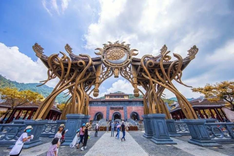 Tour to the Ba Na Hills with cable car and craft brewery and lunch