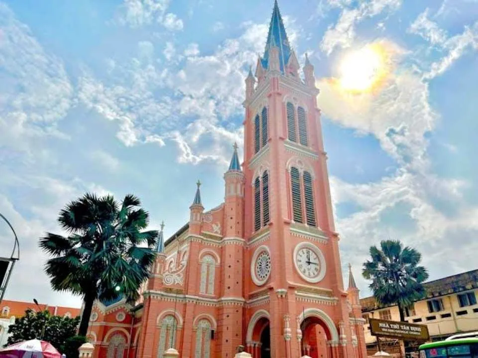 Half-day tour of Ho Chi Minh City's diverse spiritual sites