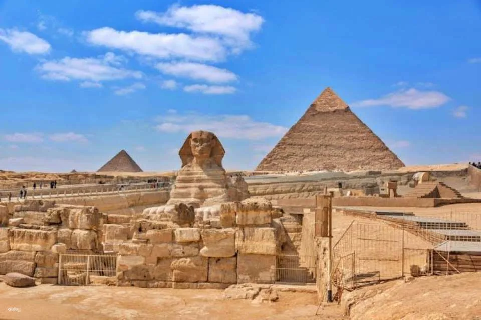 Grand Egyptian Museum and Giza Pyramids by plane from Sharm