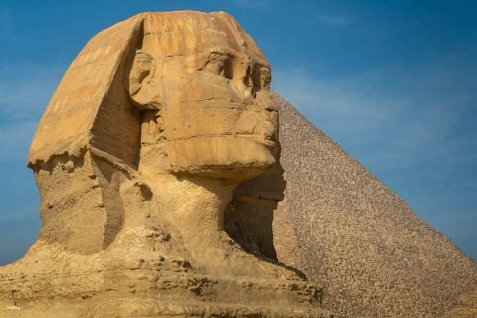 Grand Egyptian Museum and Giza Pyramids by plane from Sharm