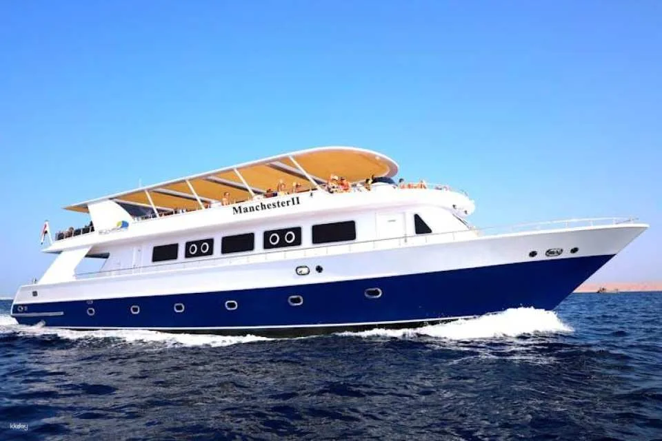 Half-day afternoon boat trip with lunch and drinks in Hurghada