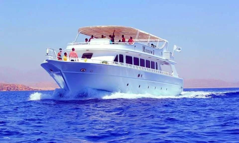 Half-day afternoon boat trip with lunch and drinks in Hurghada
