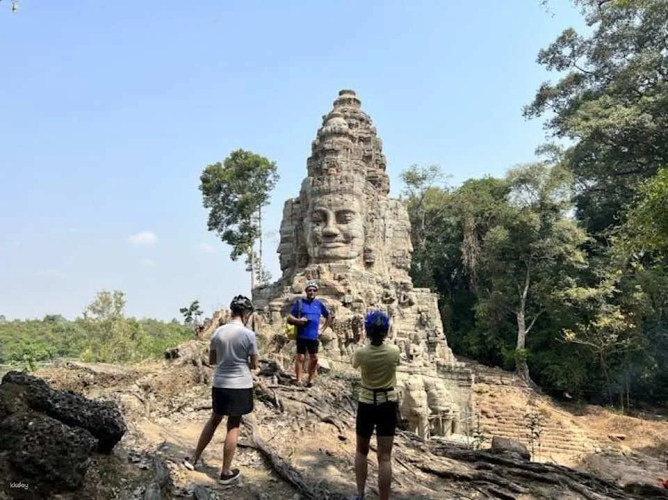 Angkor Wat sunrise bike tour with lunch included