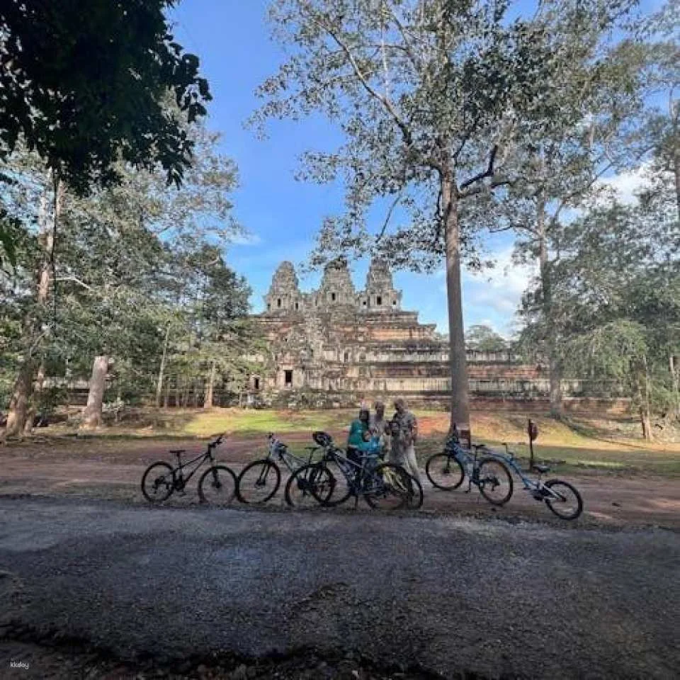 Angkor Wat sunrise bike tour with lunch included