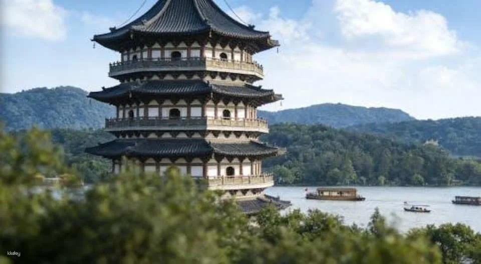 Private guided tour of Hangzhou's West Lake and cultural sites