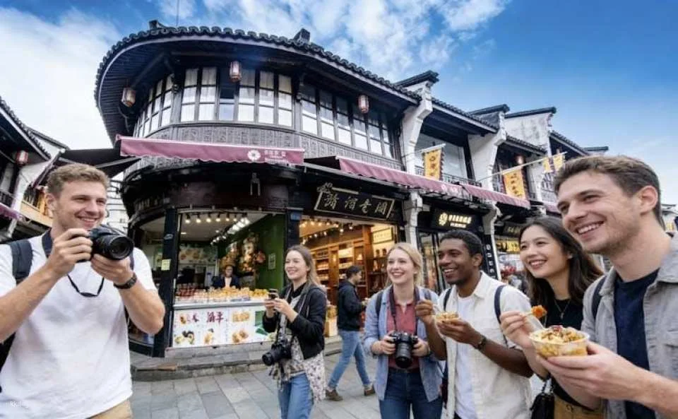 Private guided tour of Hangzhou's West Lake and cultural sites
