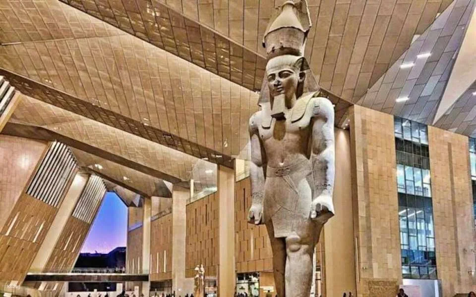 Cairo's highlights tour from Luxor with first-class train tickets
