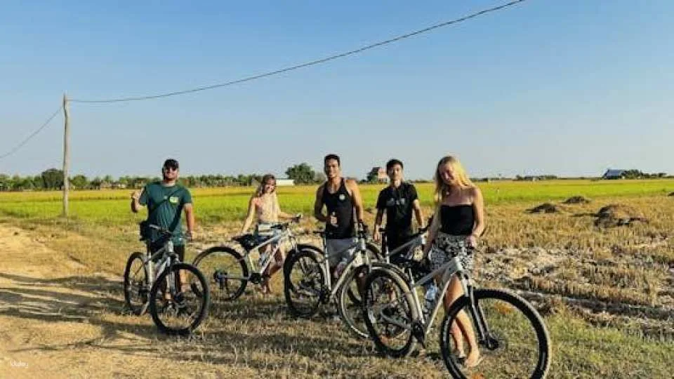 Siem Reap sunset countryside cycling tour (617528)