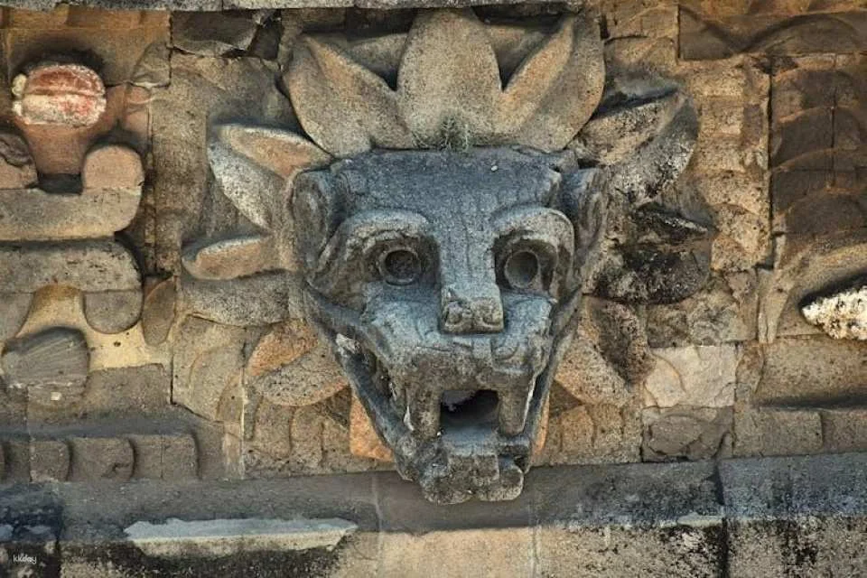Teotihuacan pyramids and Basilica of Our Lady of Guadalupe guided tour