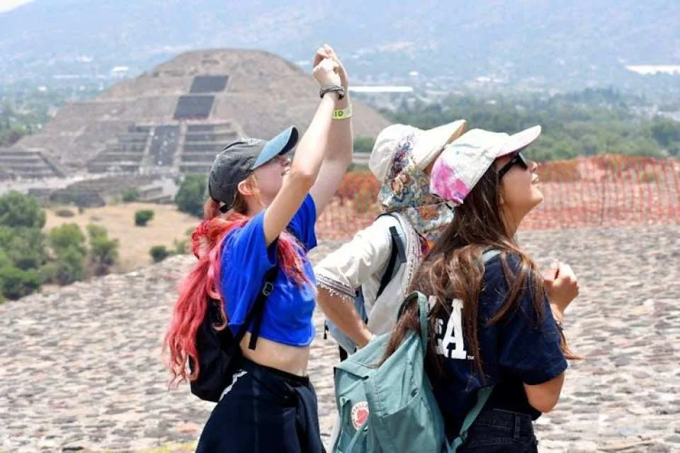 Teotihuacan pyramids and Basilica of Our Lady of Guadalupe guided tour