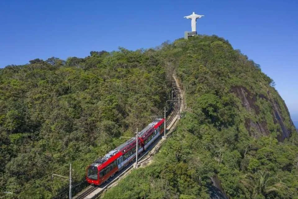 Combo tour Rio by day - Corcovado, Christ Redeemer, and Sugarloaf with lunch and Ginga Tropical show