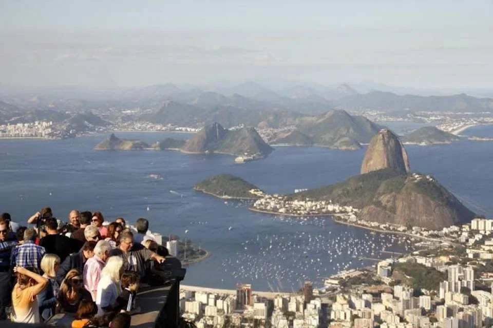 Combo tour Rio by day - Corcovado, Christ Redeemer, and Sugarloaf with lunch and Ginga Tropical show