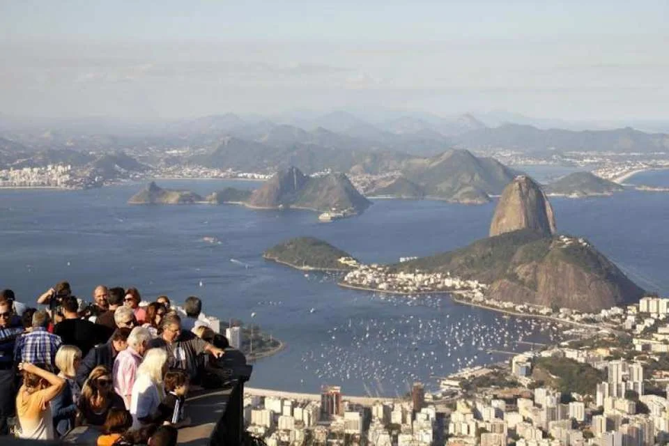 Combo tour Rio by day - Corcovado, Christ Redeemer, and Sugarloaf with lunch and Ginga Tropical show