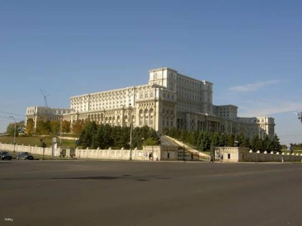 Parliament Palace tour in Bucharest (617921)