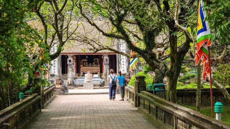 Ninh Binh day tour with Hoa Lu, Trang An and Hang Mua from Hanoi