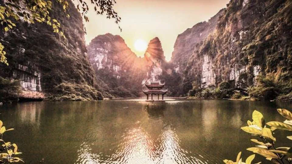 Ninh Binh day tour with Hoa Lu, Trang An and Hang Mua from Hanoi