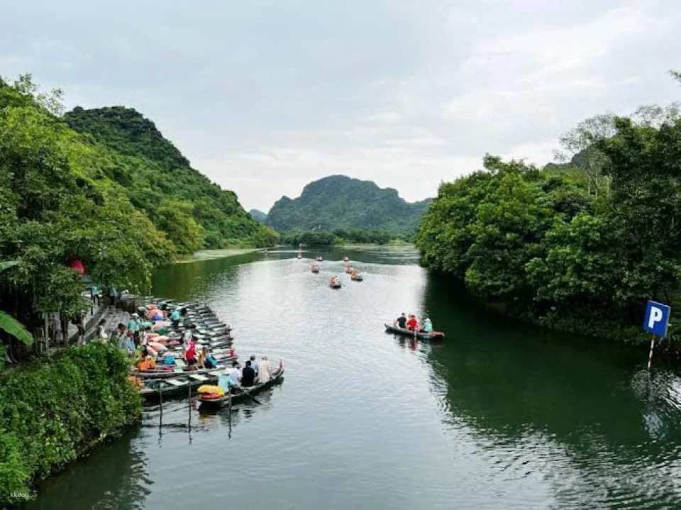 Ninh Binh day tour with Hoa Lu, Trang An and Hang Mua from Hanoi
