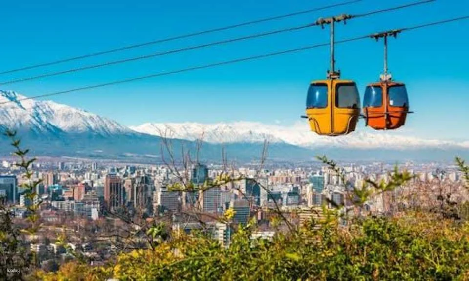 Guided tour of Santiago with Bellavista, San Cristóbal and cable car (618044)