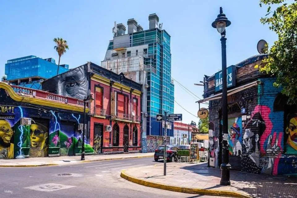 Guided tour of Santiago with Bellavista, San Cristóbal and cable car