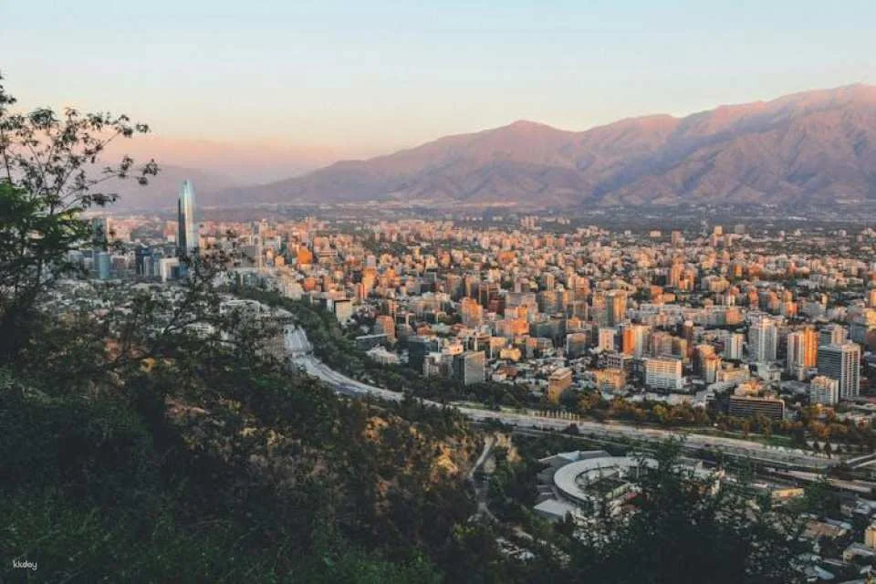 Guided tour of Santiago with Bellavista, San Cristóbal and cable car