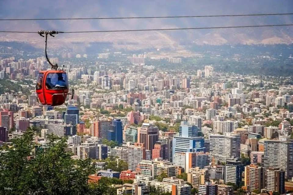 Guided tour of Santiago with Bellavista, San Cristóbal and cable car