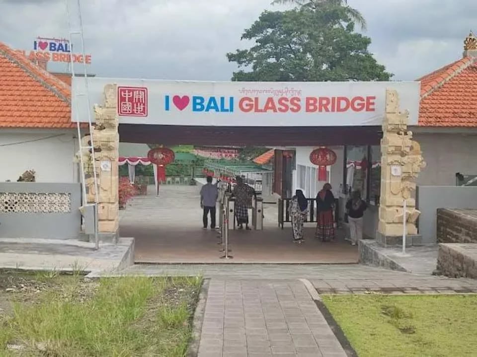 Bali Glass Bridge experience tickets