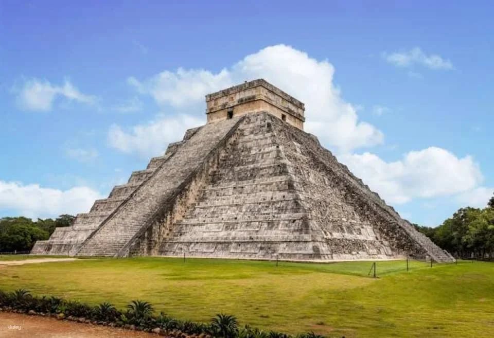 Tour of Chichen Itza’s Maya ruins and Cenote Tsukán with lunch