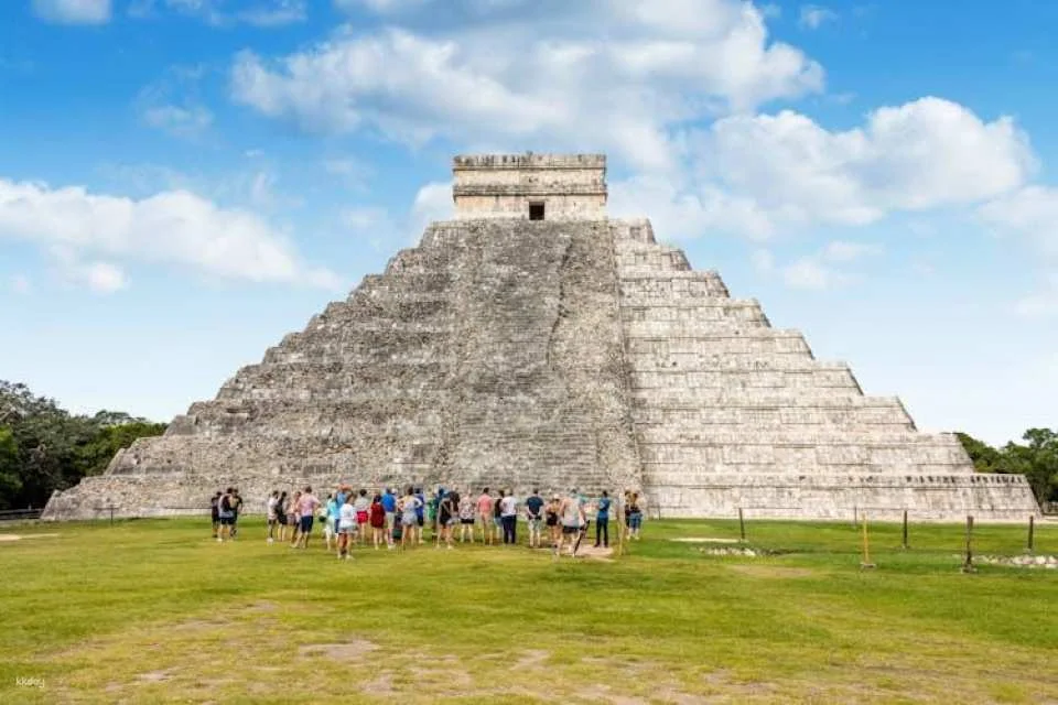 Tour of Chichen Itza’s Maya ruins and Cenote Tsukán with lunch