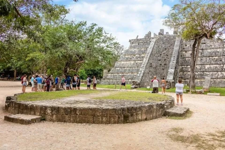 Tour of Chichen Itza’s Maya ruins and Cenote Tsukán with lunch