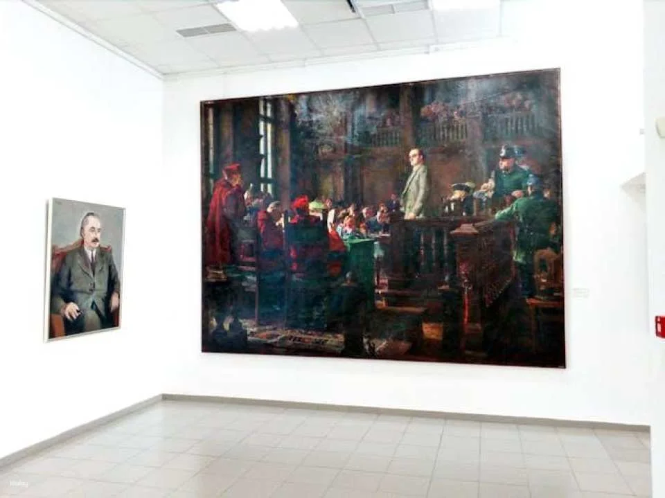 Self-guided tour in the Museum of Socialist Art