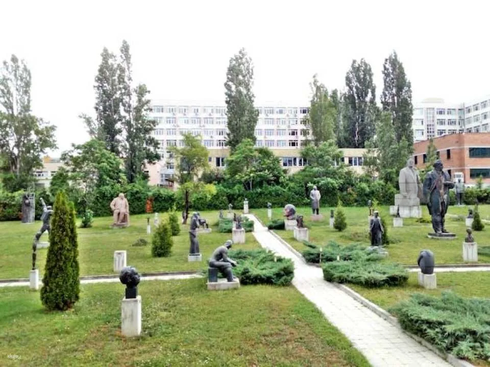 Self-guided tour in the Museum of Socialist Art