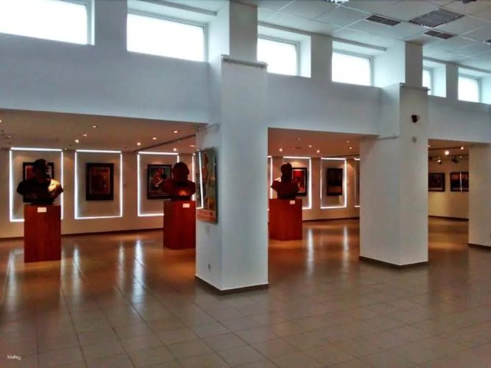 Self-guided tour in the Museum of Socialist Art